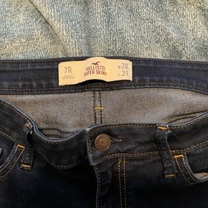 Very well taken care of. Dark jeans. 7R w28 L31